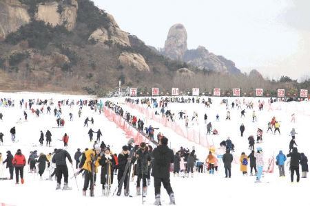 登高祈福五莲山　欢欢喜喜过大年