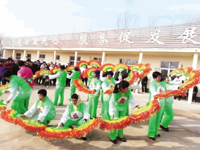 赶排节目迎“元宵”