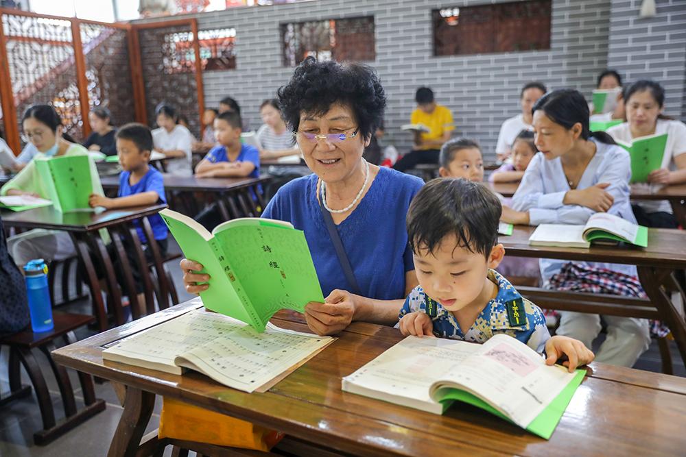 用清晨声音推进全民阅读