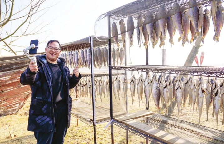 直播间里，日照干海货正畅销