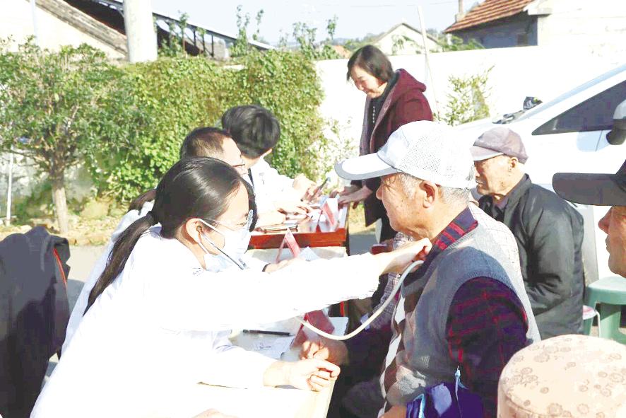 义诊温暖“夕阳红”