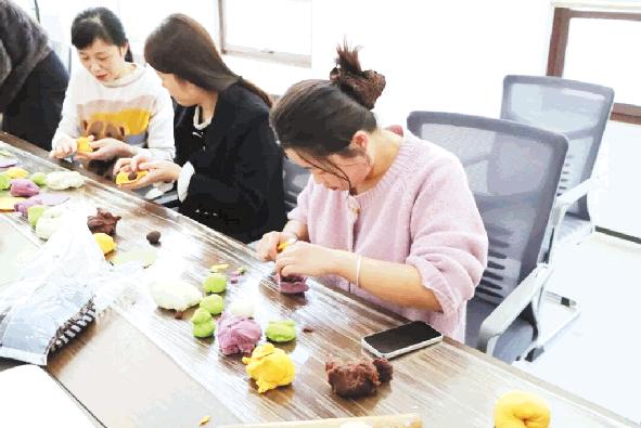 青年夜校里学非遗