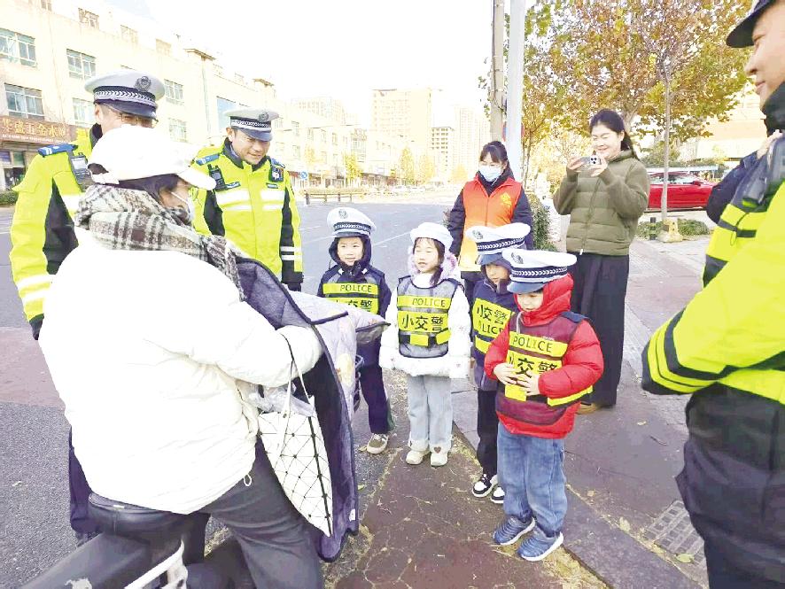 “小小交警” 上岗倡安全