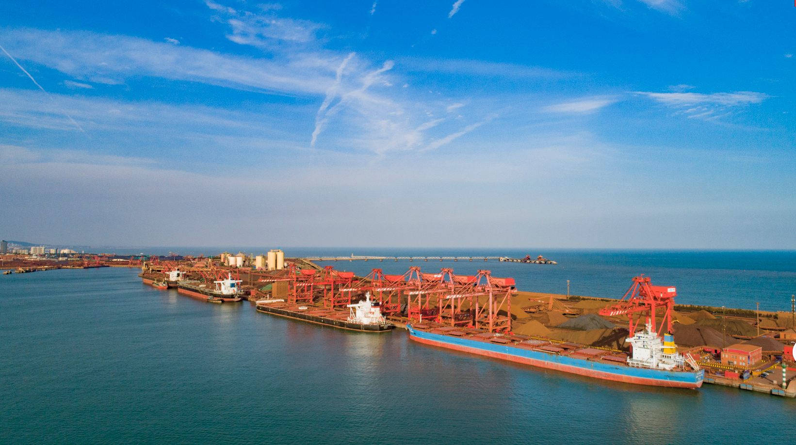 山东港口日照港建港40周年特别报道之一经略海洋从黄海滩头冲上世界