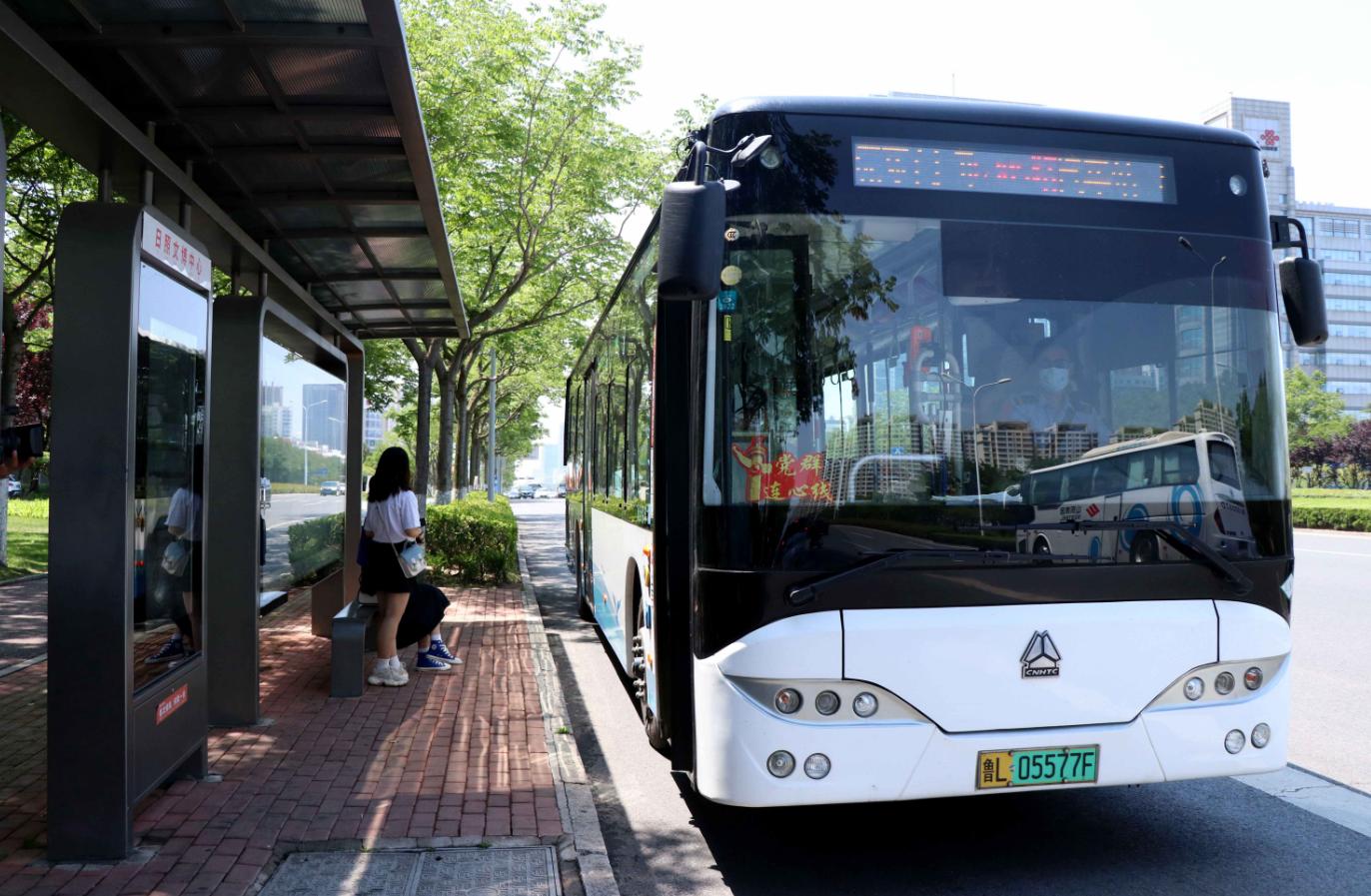 超硬核日照公交车载疫情防控辅助查验设备成功上线